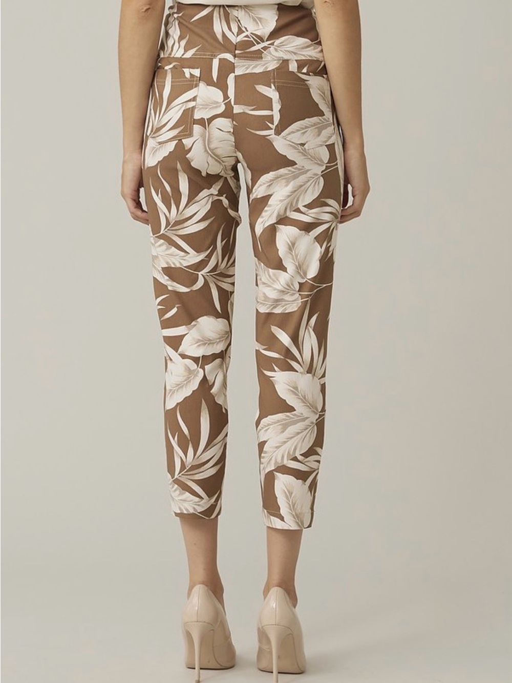 New Joseph Ribkoff Palm Trendy Pull On Capri Brown / White Tropical Pants Sz 12 - Picture 3 of 11